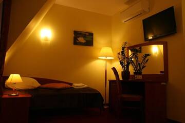 Фото номера Стандартный двухместный номер с 2 отдельными кроватями Отель Hotel Karolinka г. Gogolin 7