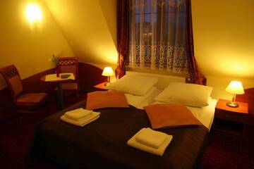 Фото номера Стандартный двухместный номер с 2 отдельными кроватями Отель Hotel Karolinka г. Gogolin 4
