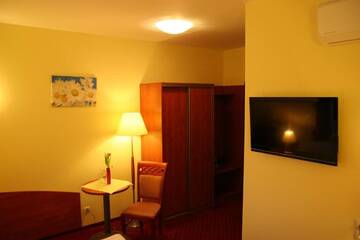 Фото номера Стандартный двухместный номер с 2 отдельными кроватями Отель Hotel Karolinka г. Gogolin 26